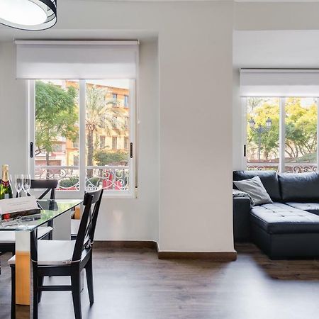 La Casa De Los Espejos อาลิกันเต ภายนอก รูปภาพ