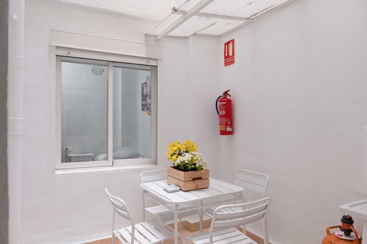 La Casa De Los Espejos อาลิกันเต ภายนอก รูปภาพ