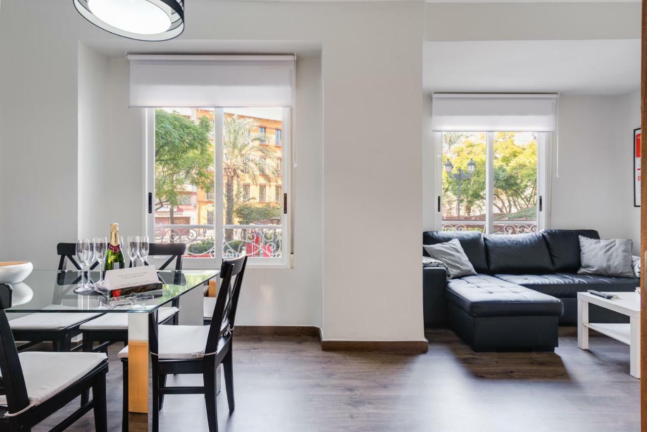La Casa De Los Espejos อาลิกันเต ภายนอก รูปภาพ