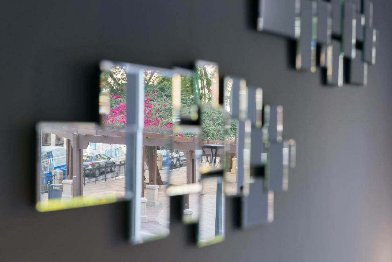 La Casa De Los Espejos อาลิกันเต ภายนอก รูปภาพ