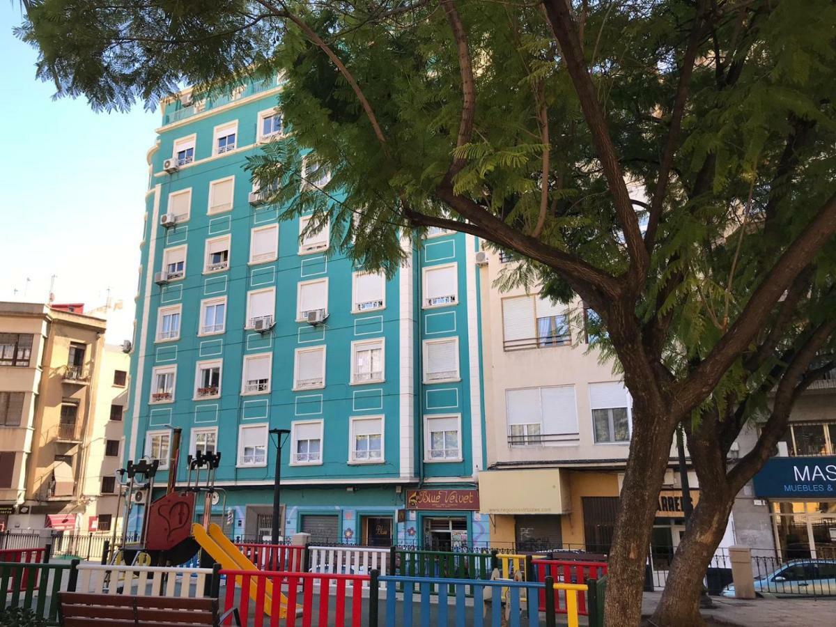 La Casa De Los Espejos อาลิกันเต ภายนอก รูปภาพ